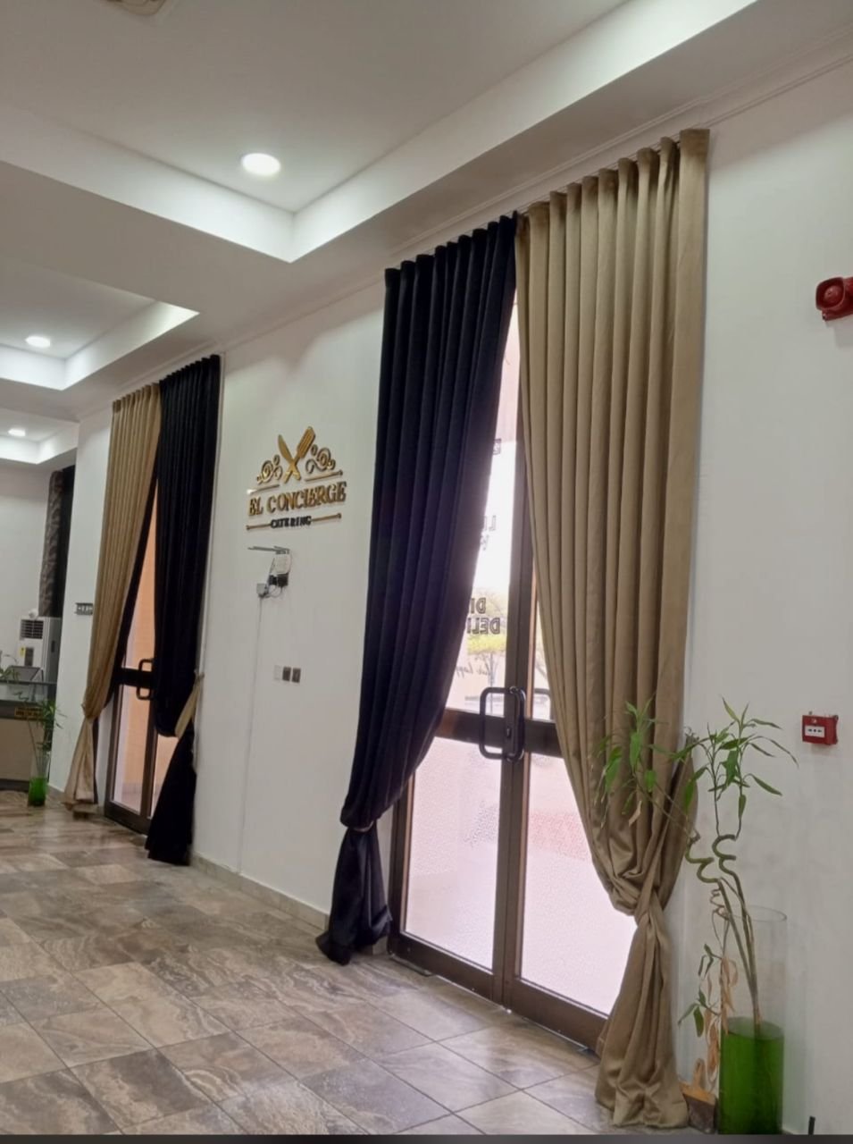 Contemporary window blinds by Coxy-Fix Interiors